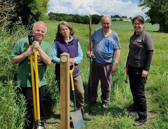 Catshill Footpath Group working with WCC installing a waymarking post